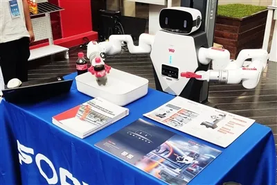 LANXIN présente la robotique humanoïde avancée au Faurecia China Smart Tech E...